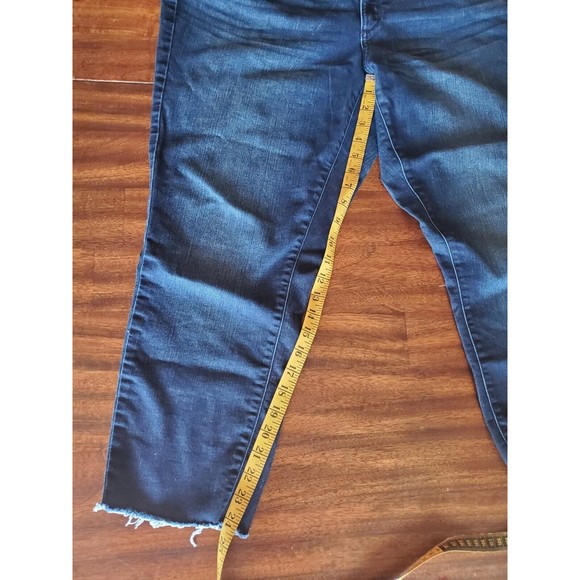 Universal Thread Womens Size 16 Mid-Rise Curvy Skinny Denim Capris Preowned - Picture 2 of 14